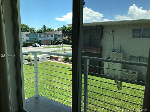 5th image of 1329 NE 105th St APT 4