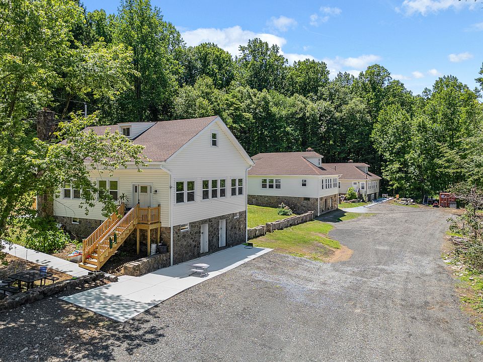 2nd image of 71 Dreamland Park Dr #2