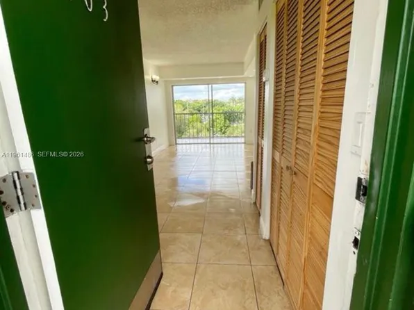 9405 W Flagler St APT D403, Miami, FL 33174