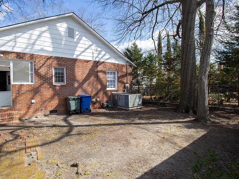 1420 Franklin St — Photo 21