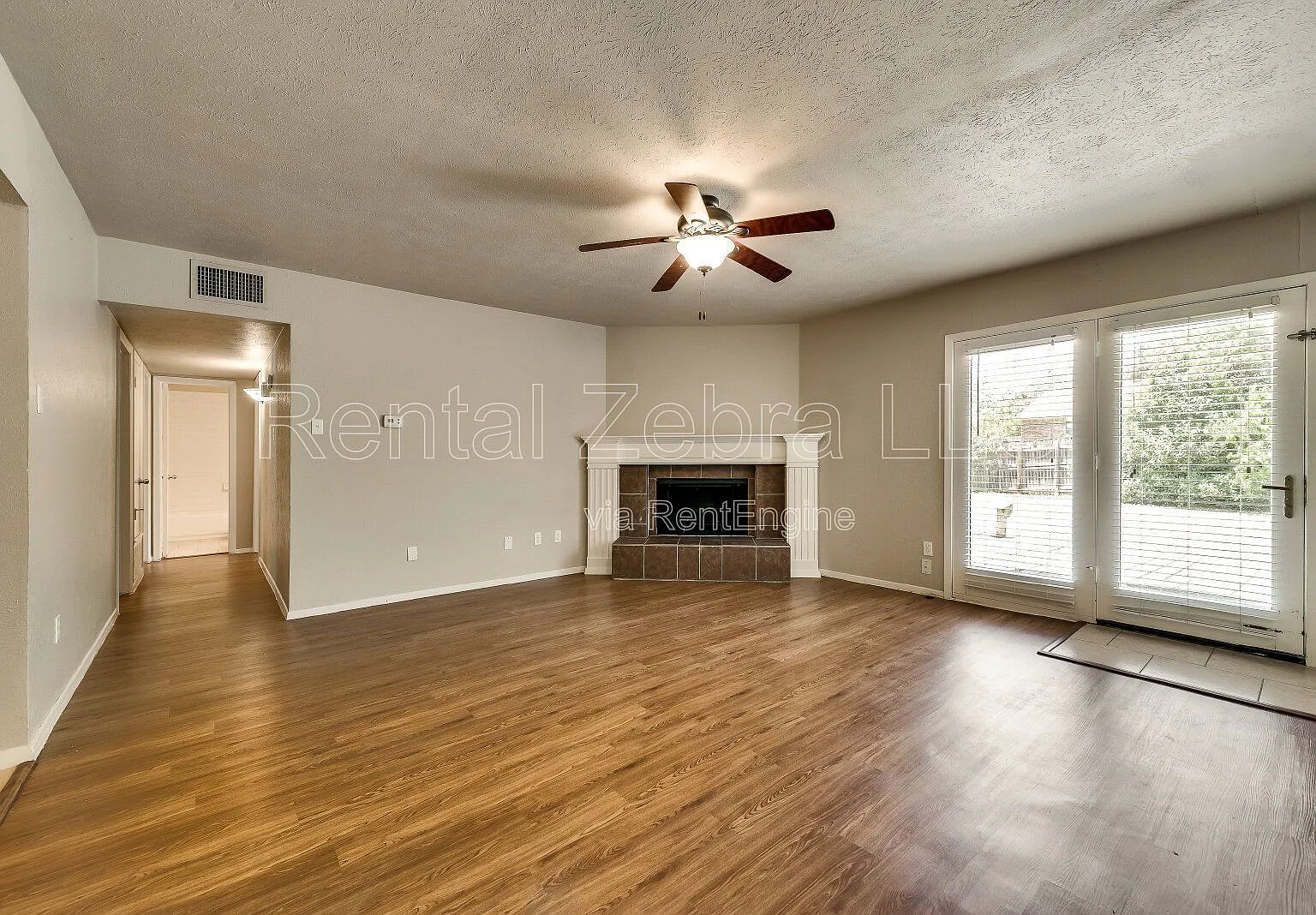 3 bed, 2.0 bath, 1201 sqft, $1,750 — Photo 2
