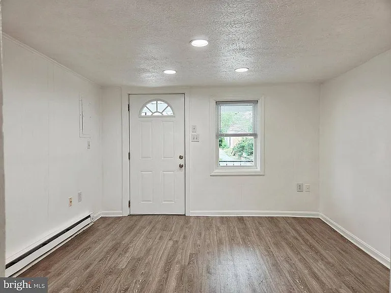 233 Kern St — Photo 3
