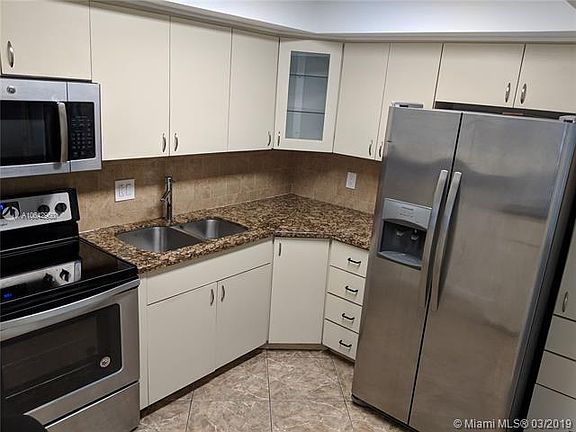 3rd image of 16570 NE 26th Ave APT 2C