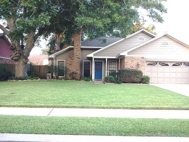 1st image of 102 Sandalwood Dr