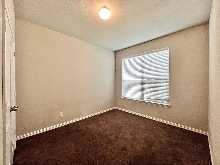 215 Clark Dr — Photo 22