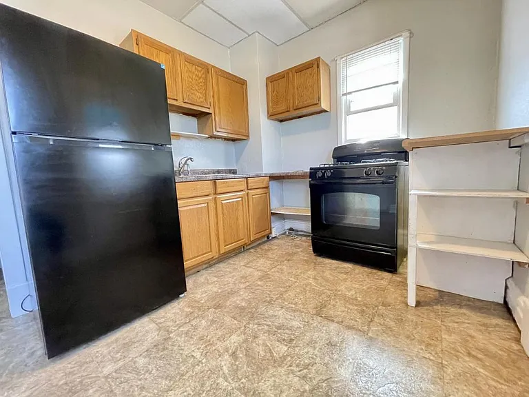 601 Belknap St — Photo 13