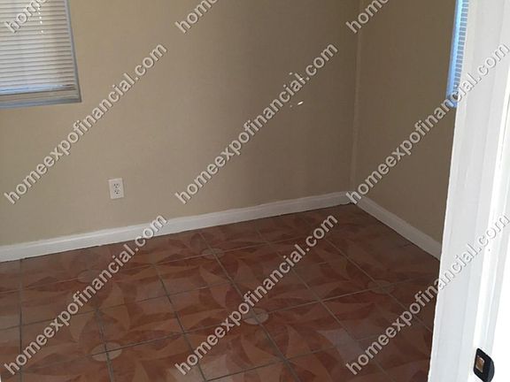 4th image of 10062 Portola Ave