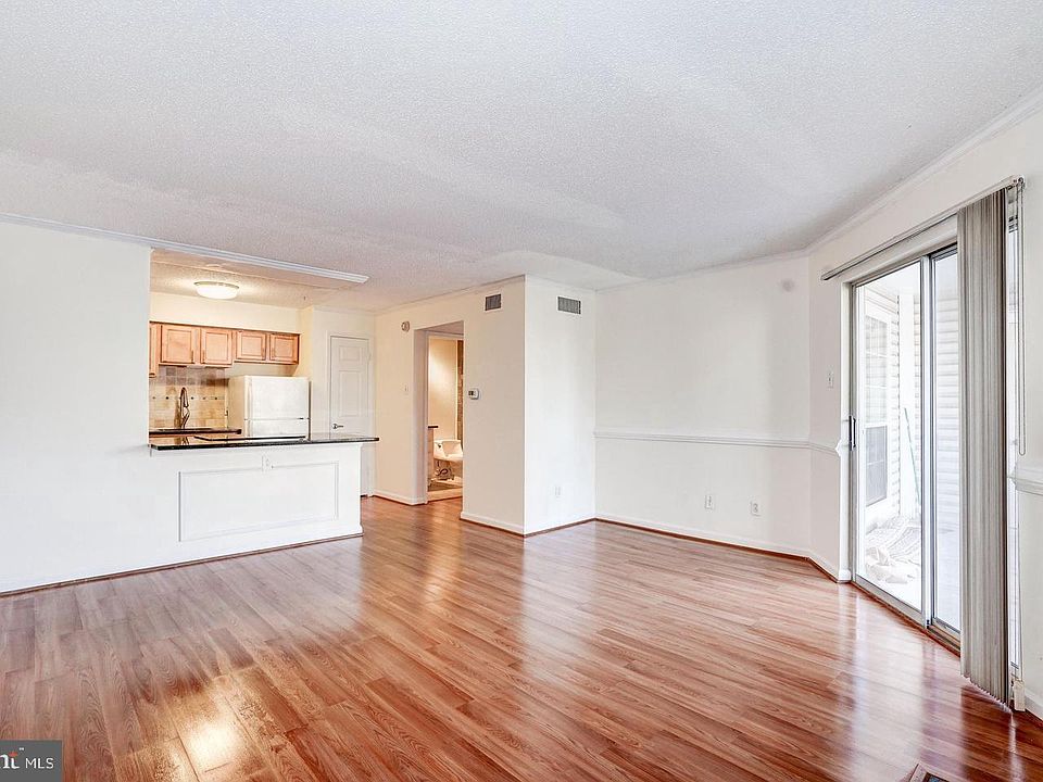 1st image of 1533 Lincoln Way APT 204
