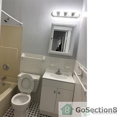 2nd image of 6226 S Eberhart Ave #2M