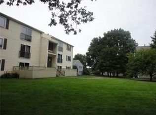 4 Village Green Ln APT 2, Natick, MA 01760