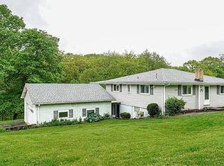 27 Walnut Ln, Oakdale, PA 15071
