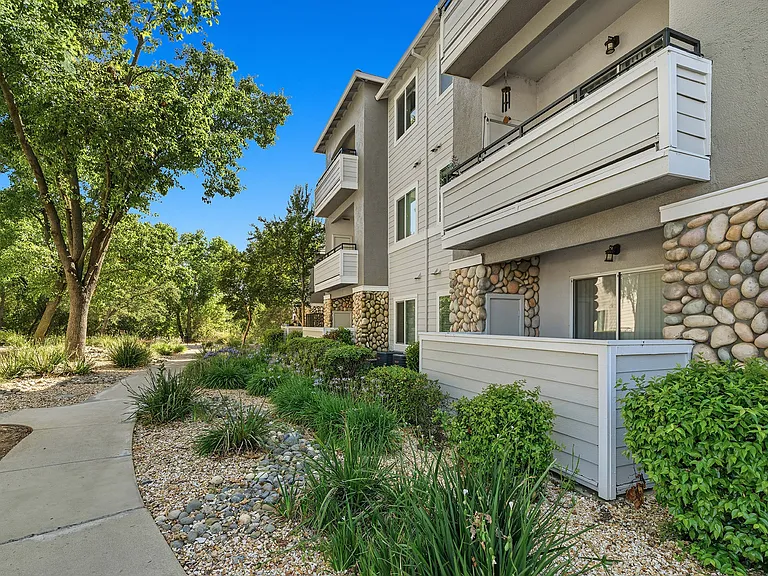 Preserve at Blue Ravine Apartments — Photo 15