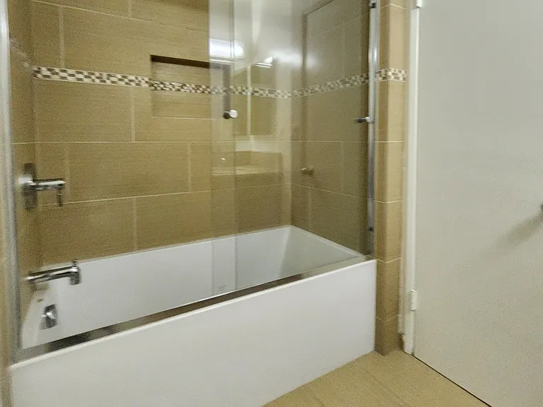 1850 Greenfield Ave #8 — Photo 20