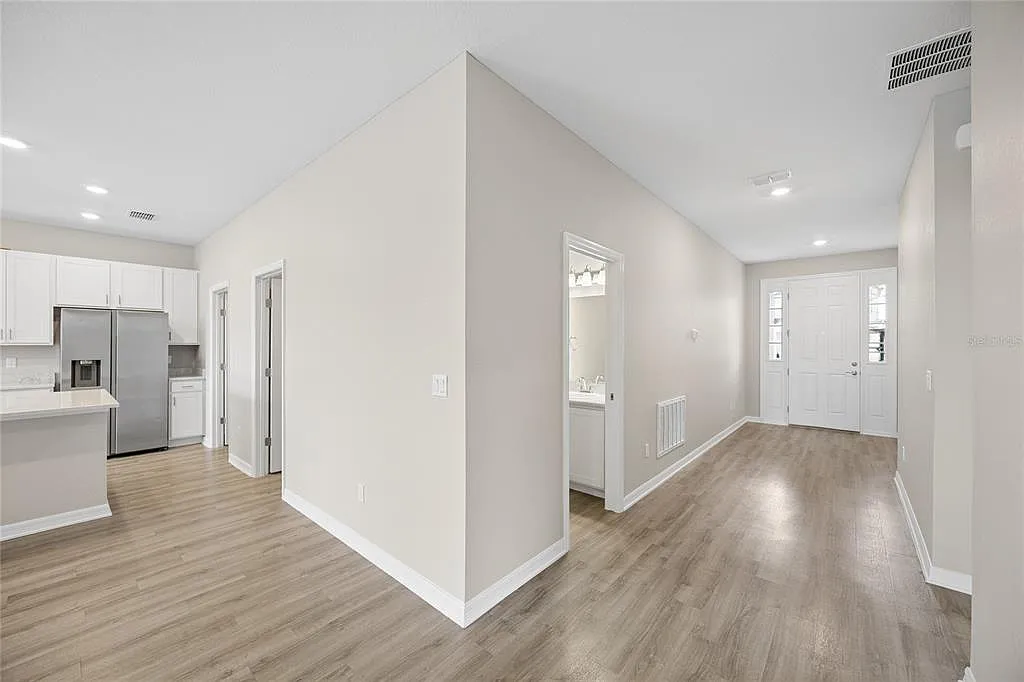 4 bed, 2.5 bath, 2029 sqft, $2,600 — Photo 3