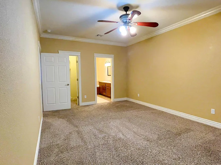 215 N Wright St — Photo 10
