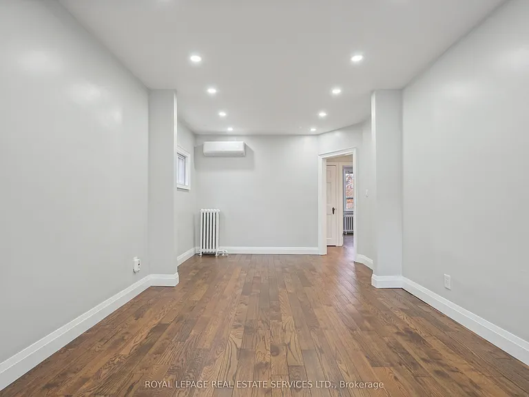 21 Holbrooke Ave — Photo 3