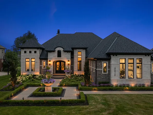 2612 Invitational Dr, Oakland, MI 48363