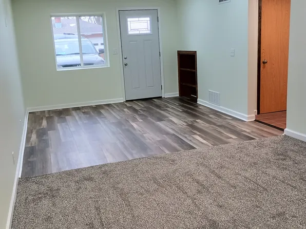 1608 Market St #B, Beatrice, NE 68310