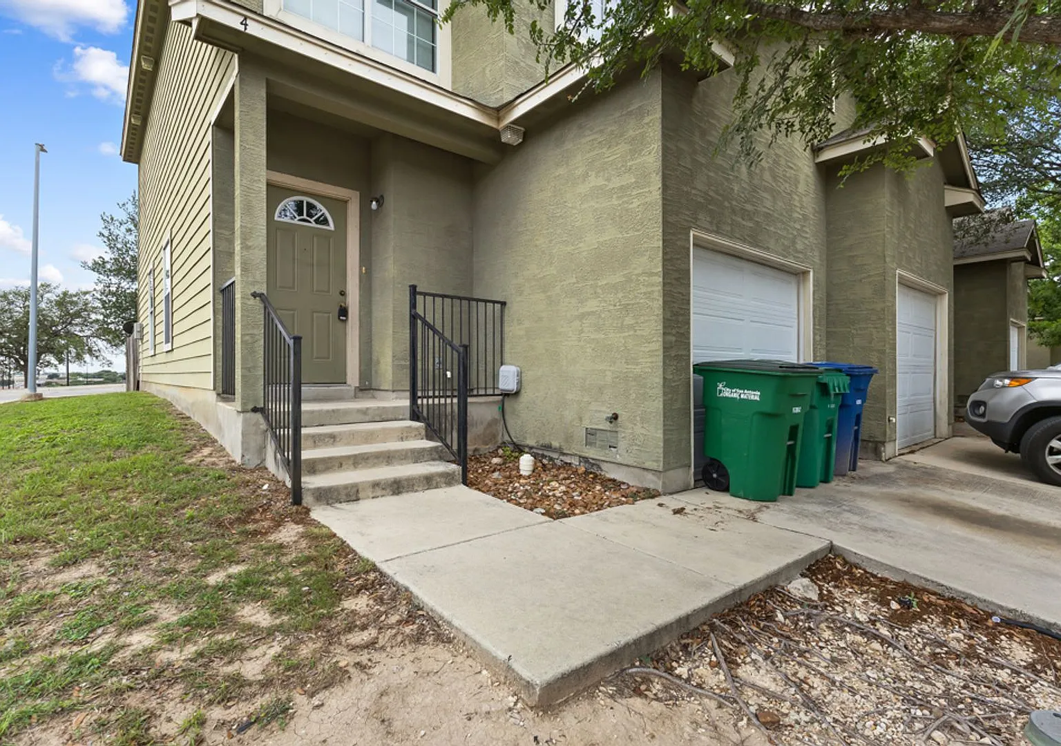 3 bedroom and 2.5 bathroom located in The Gardens at The Summit Subdivision — Photo 1