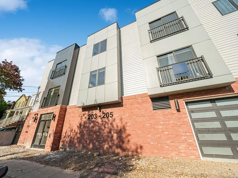 201-205 Randolph Ave #105 — Photo 33