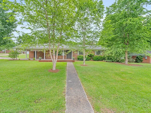 101 Raspberry Dr, Collins, MS 39428