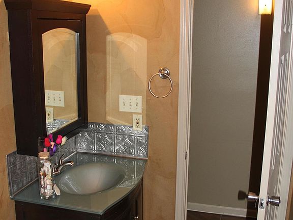 5th image of 310 Ella St APT 404