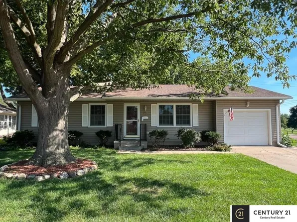 710 E Patton St, Papillion, NE 68046