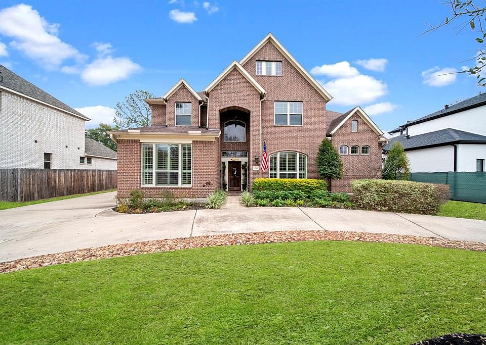 1st image of 426 N Wilcrest Drive