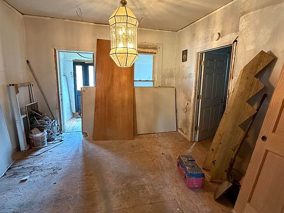 4th image of 2914 Holton Ave