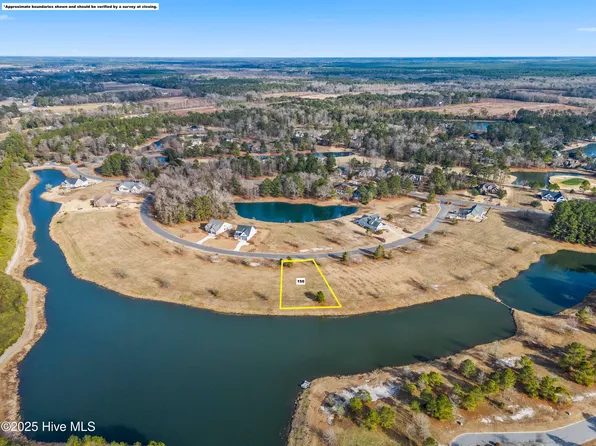 150 Sycamore Lakes Drive, Wallace, NC 28466