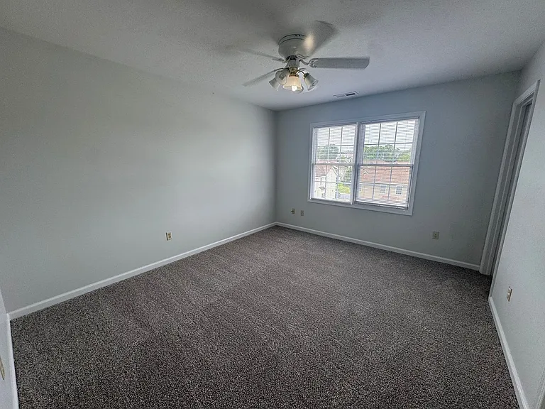 1058 Oriole Ln — Photo 11