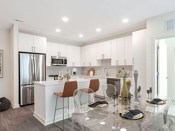 3rd image of 1125 Virginia Dr #2533