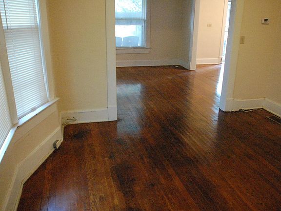 2nd image of 3955 Mercier St