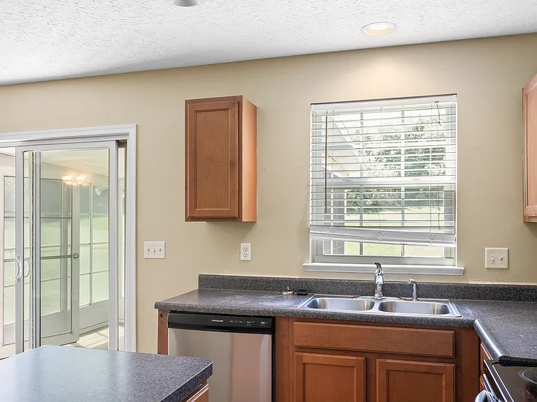 246 Parrott Ct — Photo 3