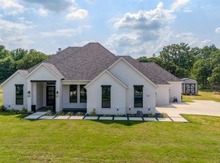 3021 Fossil Oaks Dr, Azle, TX 76020