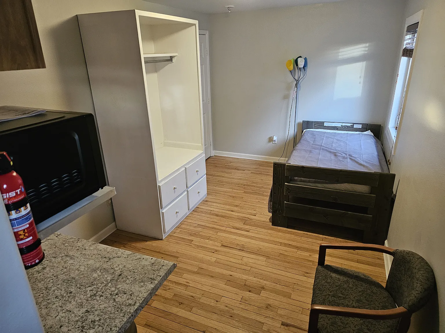Studio, 250 sqft, $850 — Photo 2