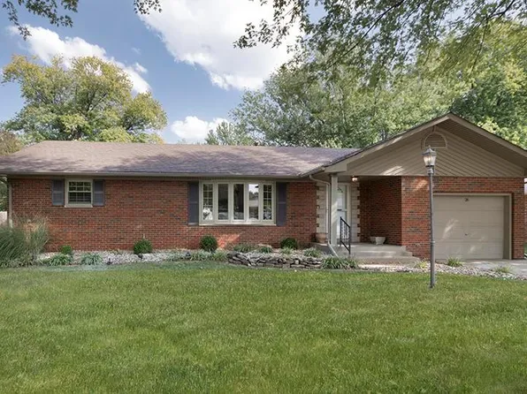 26 Crossroad Dr, Fairview Heights, IL 62208