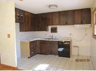 15 White Oak Rd, Ansonia, CT 06401