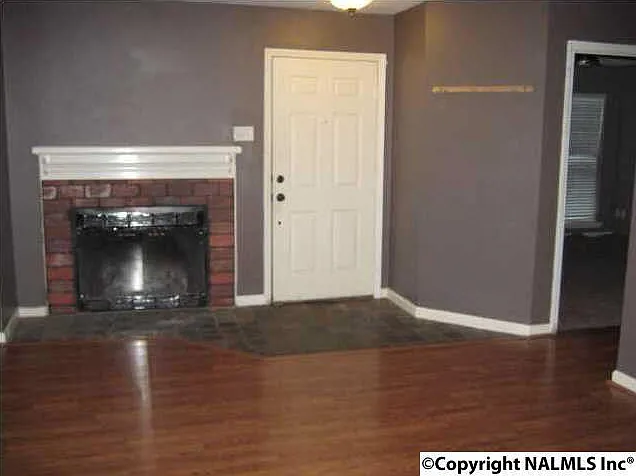 215 Waters Edge Ln — Photo 3