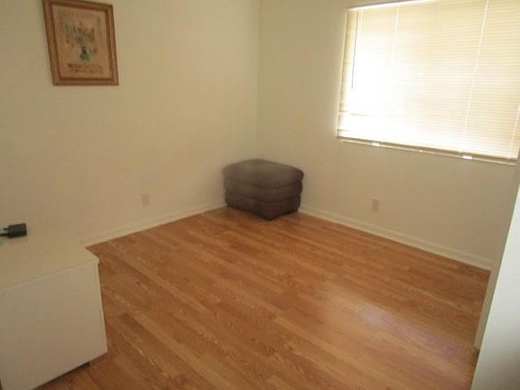 5th image of 5016 Rose Hill Drive #2-102