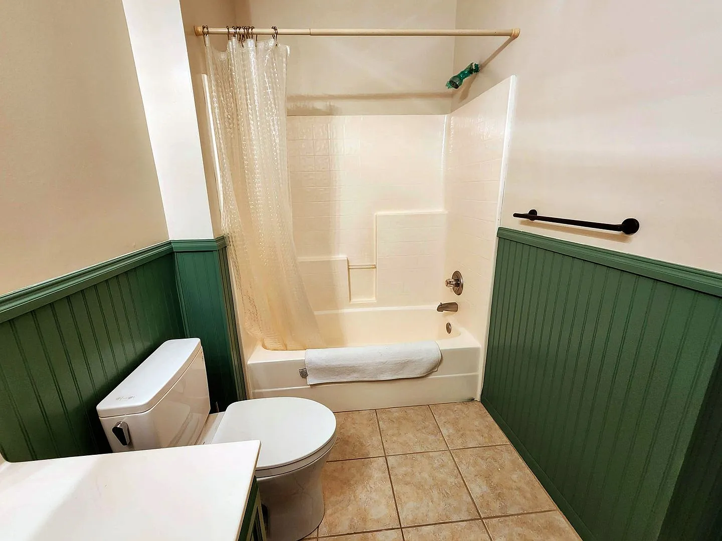 3 bed, 2.0 bath, 1430 sqft, $2,150 — Photo 2