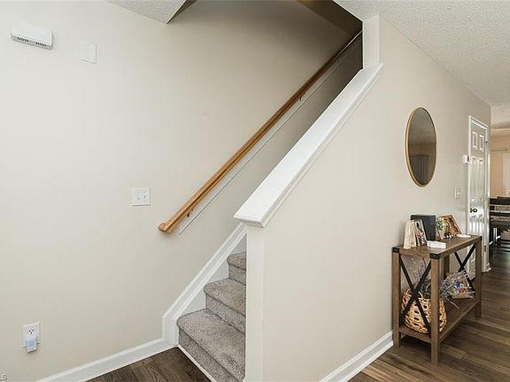 5th image of 650 Cairn Cir