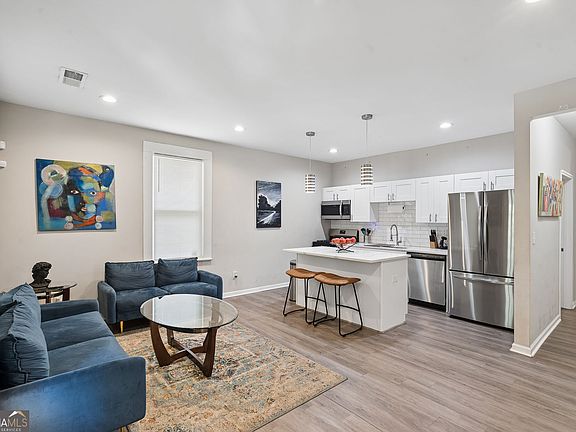4th image of 1026 Astor Ave SW