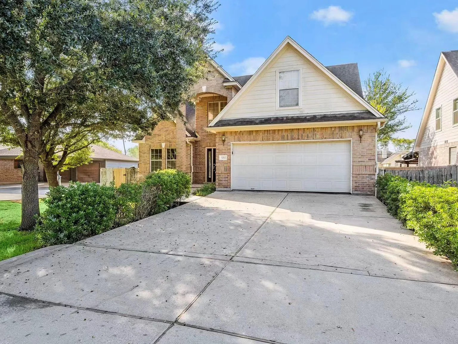 3 bed, 2.5 bath, 1945 sqft, $2,250 — Photo 3