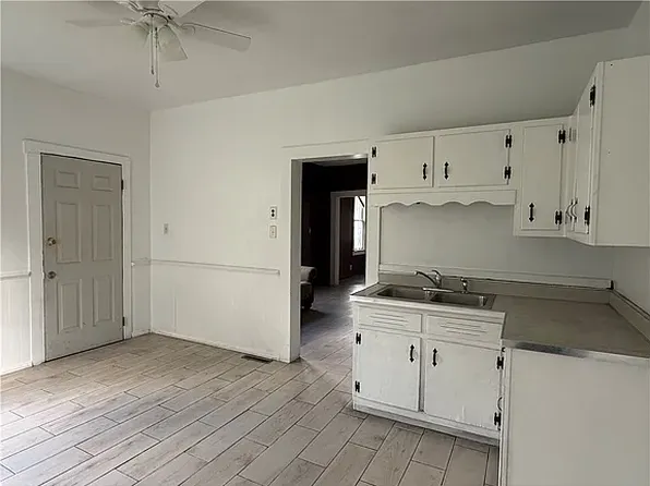 619 N Cedar St, New Castle, PA 16102