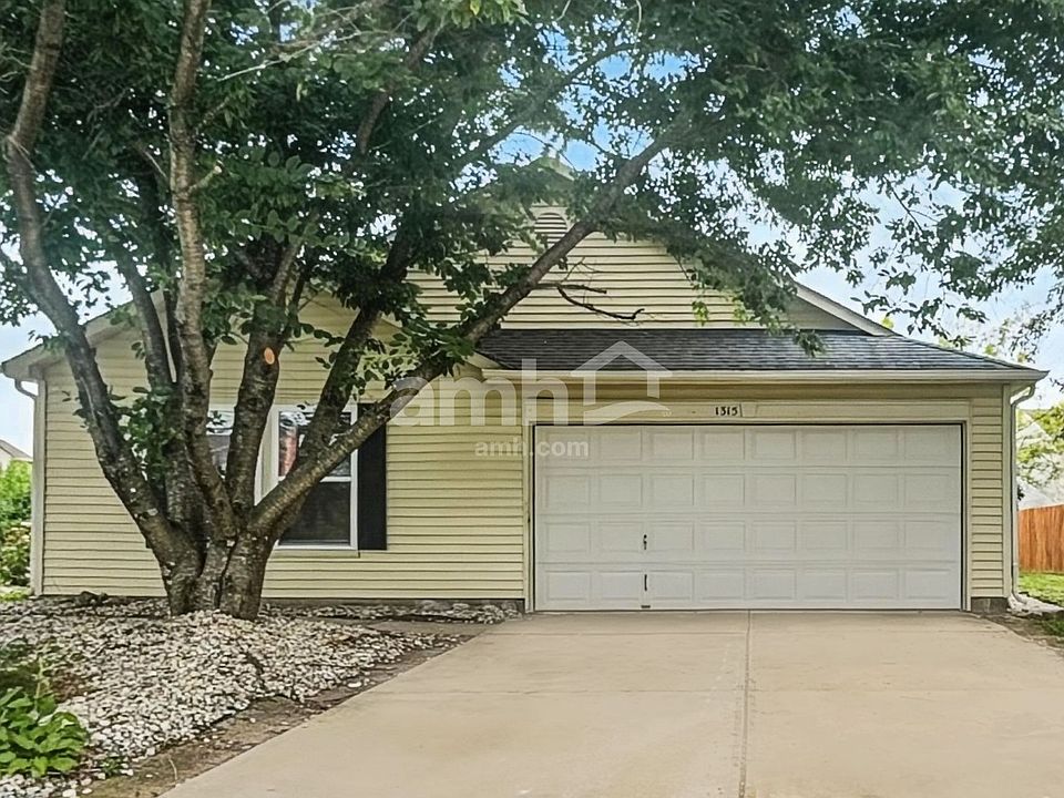 1st image of 1315 King Maple Dr