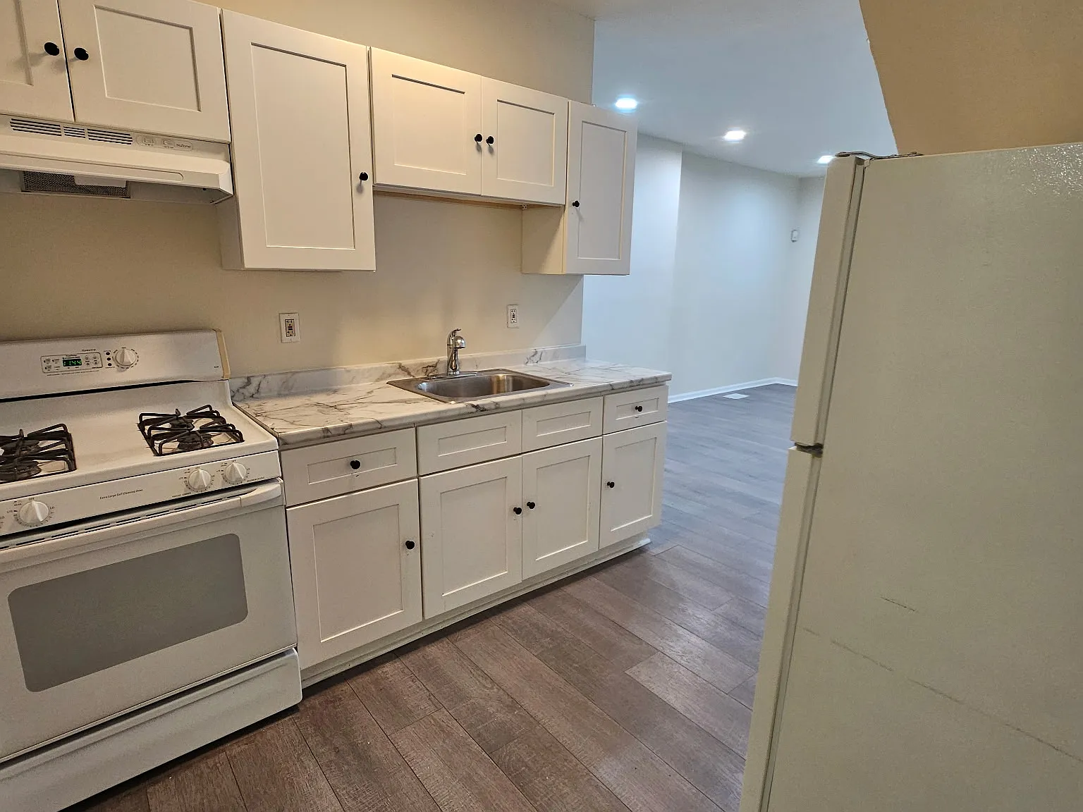 2 bed, 1100 sqft, $1,200 — Photo 2