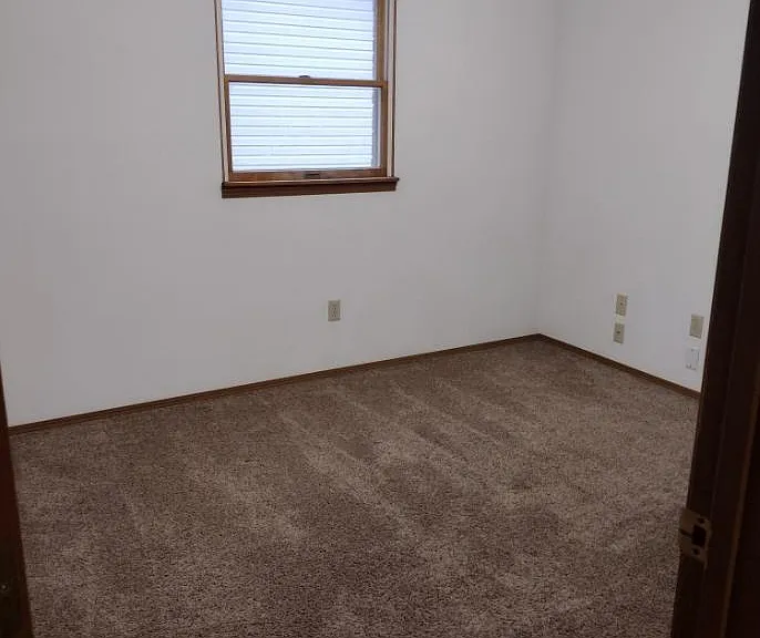 Parkview Dr — Photo 3