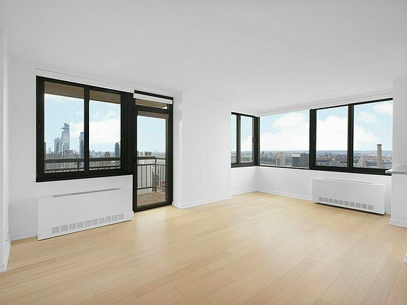 4th image of 124 W 60th St APT 43e