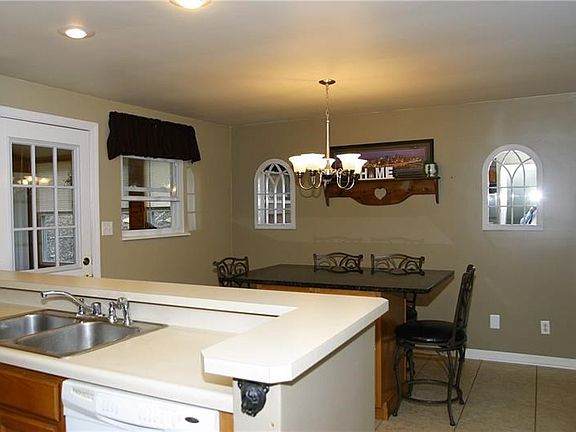 5th image of 128 Sunrise Dr